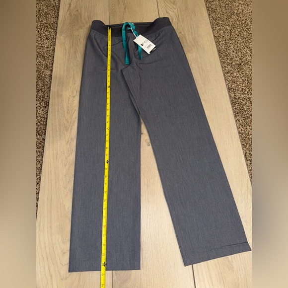 FIGS Livingston Basic Scrub Pants - Picture 2 of 5